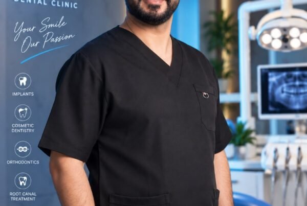 الدكتور بسام داود الجبوري استشاري طب وزراعة وتجميل الأسنان عيادة الكرادة بغداد
